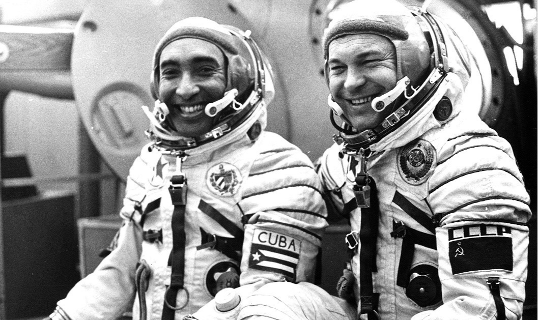 Através de programa espacial soviético, piloto da Força Aérea de Cuba se tornou o primeiro latino-americano a viajar ao cosmos