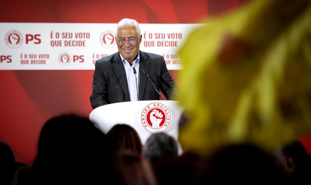 António Costa deve continuar no cargo e poderá fazer coligação com Bloco de Esquerda, que se consolida como terceira força, ou com CDU; direita tem derrota histórica