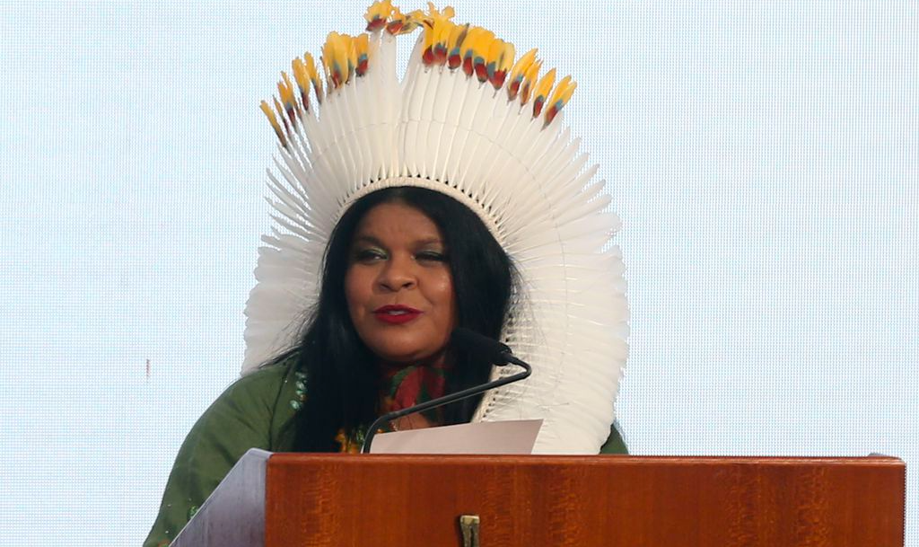 Em 2021, a ministra dos Povos Indígenas do Brasil conversou com autores do livro 'Amazônia no século XXI: trajetórias, dilemas e perspectivas' sobre a realidade dos movimentos indígenas no país
