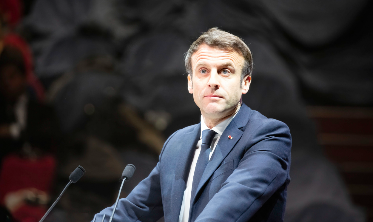 Em entrevista ao canal 'TF1', presidente francês declarou que dificuldades se devem à desaceleração da economia mundial, mas a expectativa é que situação melhore em 2024
