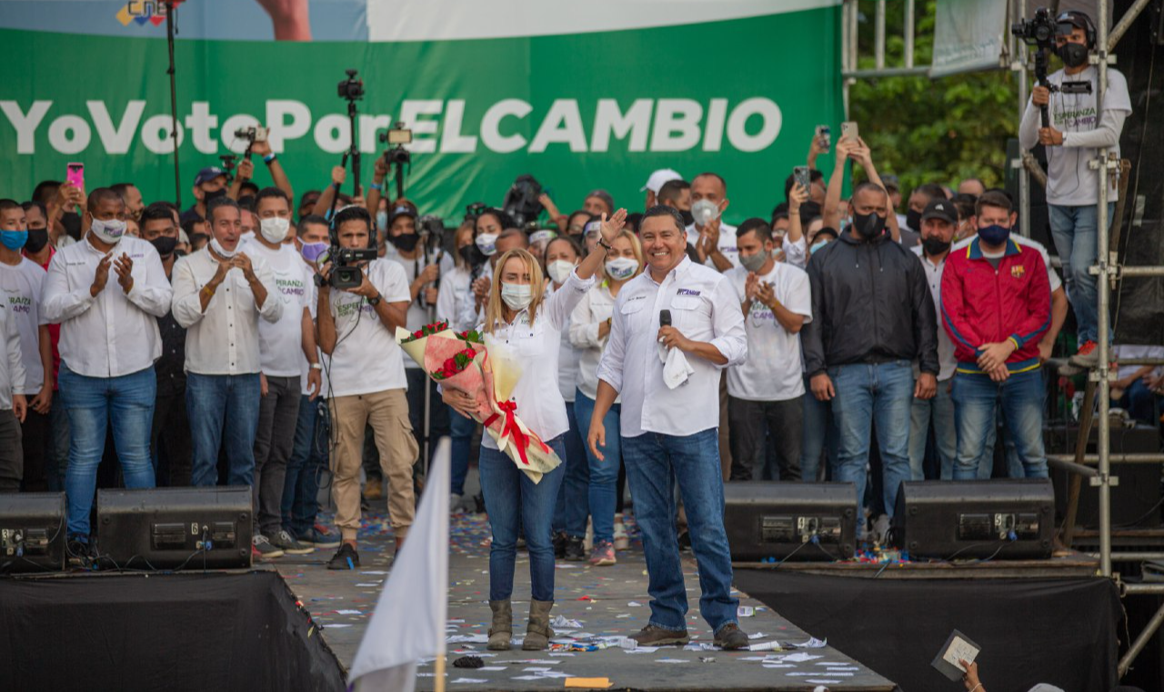 Partidos oposicionistas que vão participar do pleito dizem que abstenção só interessa a grupo de Juan Guaidó e acreditam que eleição é oportunidade de surgimento de 'nova alternativa política'