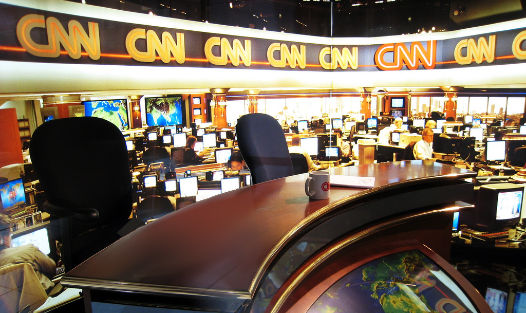 Apesar de possuir diversos afiliados, o canal norte-americano CNN transmite a partir de suas sedes em Atlanta