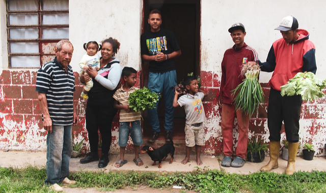 Conheça a Comuna Campesino Hugo Chávez, onde agricultores produzem até três toneladas mensais de alimentos sem veneno