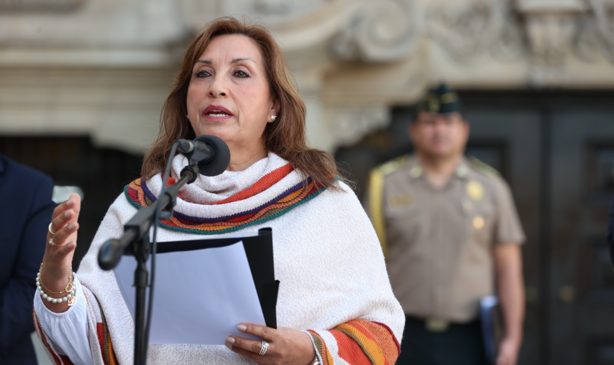 Presidente peruana anunciou decisão com pronunciamento em rede nacional; movimentos sociais preparavam terceira onda de protestos pelo adiantamento do pleito