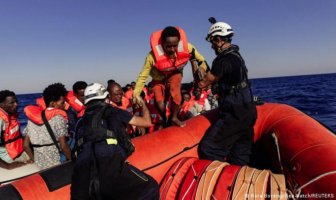 Novo governo de extrema direita da Itália quer 'bloqueio naval' contra migrantes no Mediterrâneo