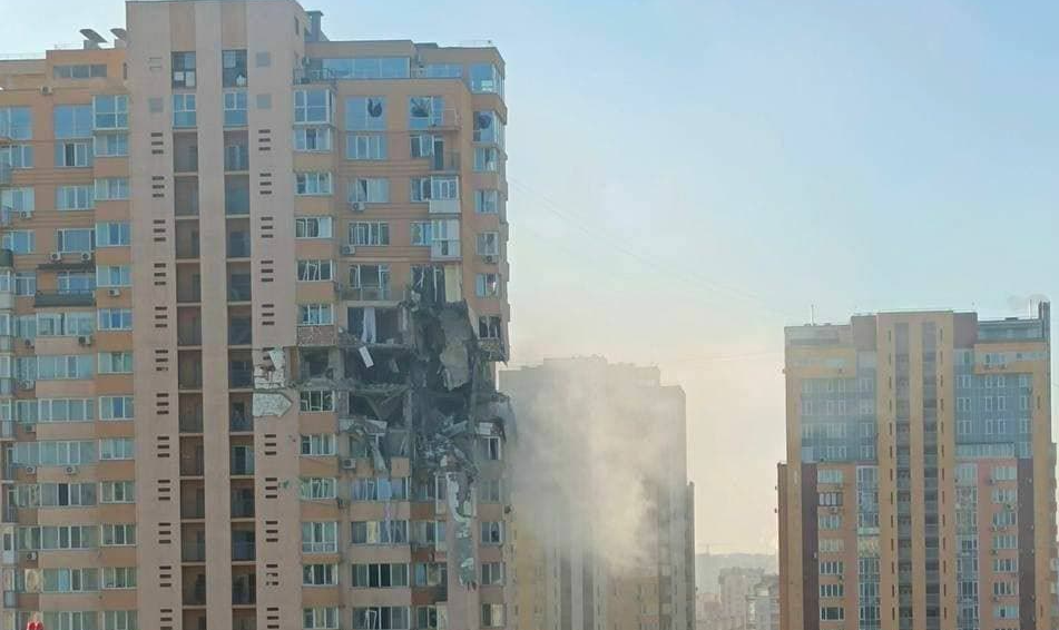 Ministério da Defesa da Rússia afirmou que durante a noite de sexta e a madrugada de sábado foram atingidas 821 infraestruturas militares na capital ucraniana