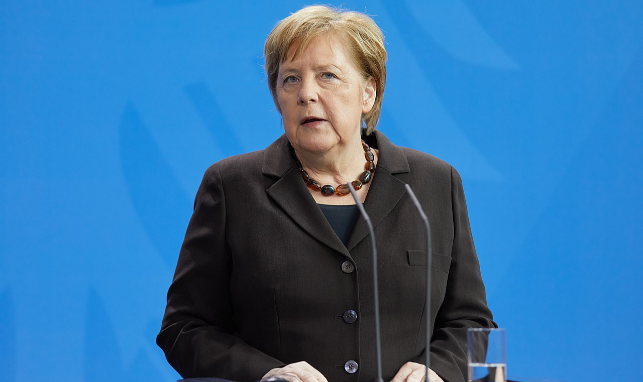 Merkel afirma que resposta "corajosa" é necessária para impulsionar a economia do país, abalada pela pandemia de covid-19; medidas anunciadas incluem auxílios à indústria e às famílias e incentivos ao consumo