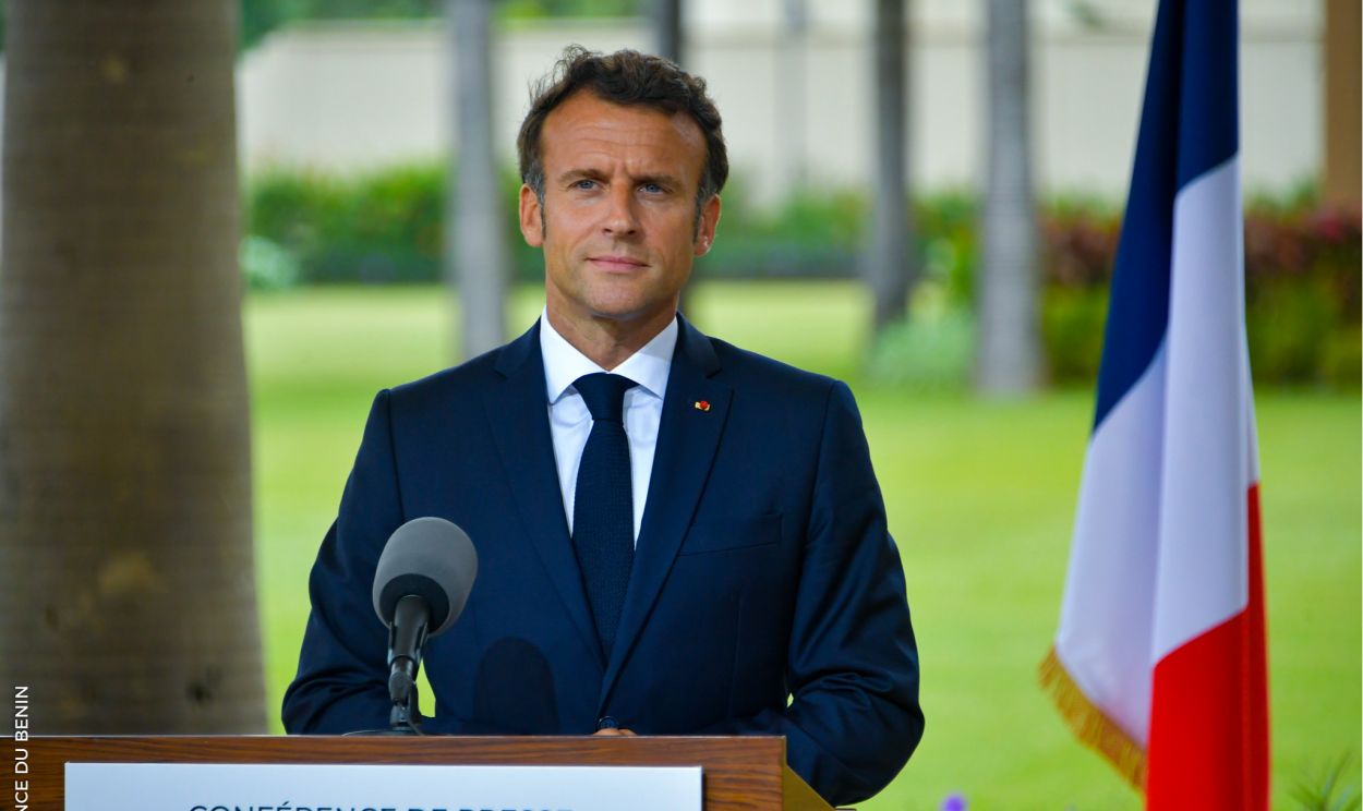 Apesar de protestos contra decisão do governo em todo o país, presidente francês afirma que mudança na aposentadoria é 'interesse superior da nação'