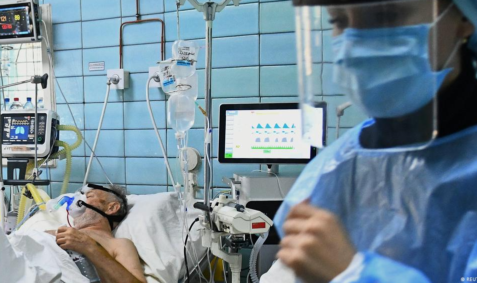 Organização Mundial da Saúde prevê, caso a tendência atual se mantenha, que ressurgimento da pandemia elevará total de mortos pela doença para 2,2 milhões