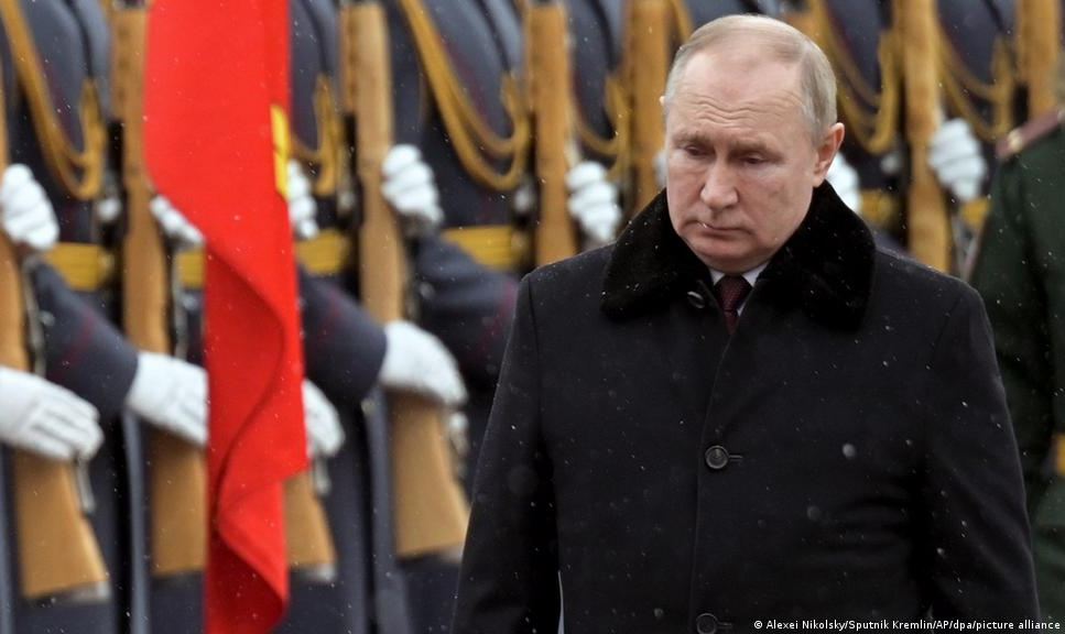 Presidente russo e seu chanceler se tornam alvos das punições após intensificação na Ucrânia; 'absoluta impotência' do Ocidente, disse Kremlin
