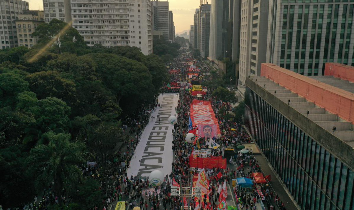 Este sábado (03/07) marcou terceiro ato massivo contra Bolsonaro com chamado nacional para mobilização; protesto foi adiantado devido às denúncias de corrupção do governo federal na compra de vacinas contra covid-19