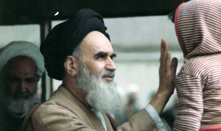Sublevação iraniana levou grupo de religiosos fundamentalistas ao poder com discurso antiocidental que influenciou toda a região até os dias atuais