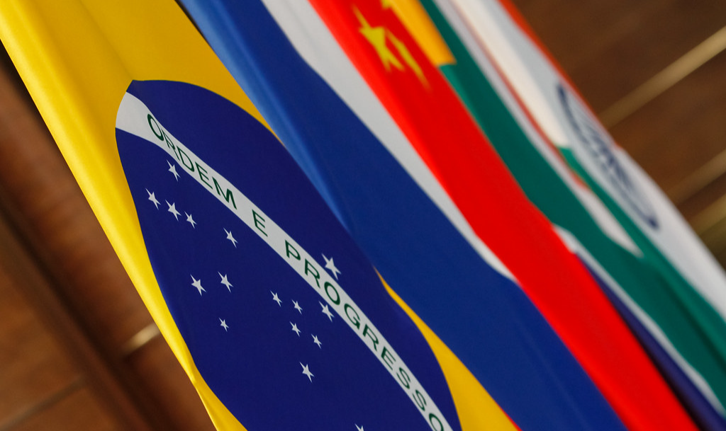 Após conquistarem reformas no FMI, países do BRICS discutem moeda comum e expansão do bloco