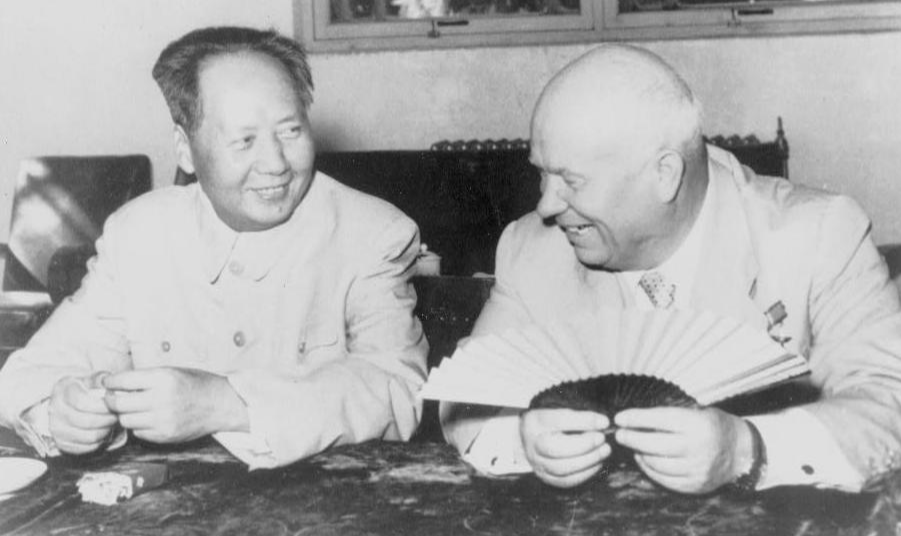 Jogar esses dois gigantes comunistas um contra o outro se tornou o principal pilar da diplomacia de Washington naquele momento da Guerra Fria