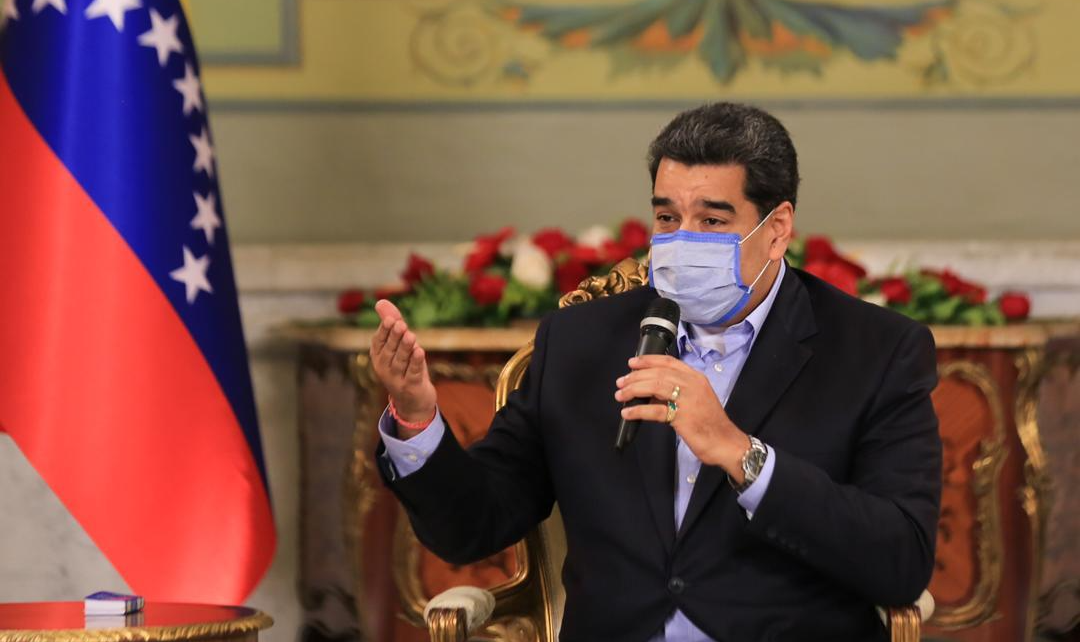 Presidente venezuelano acusou mandatário colombiano Iván Duque de arquitetar plano para matá-lo durante votação deste domingo