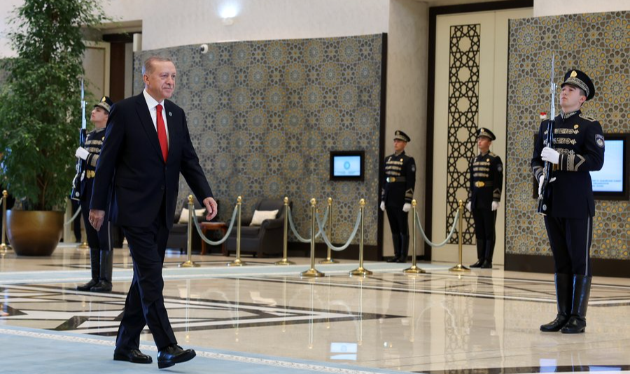 Presidente Erdogan defende política mais agressiva contra grupos que seu governo considera terroristas; EUA e Rússia reagiram com preocupação