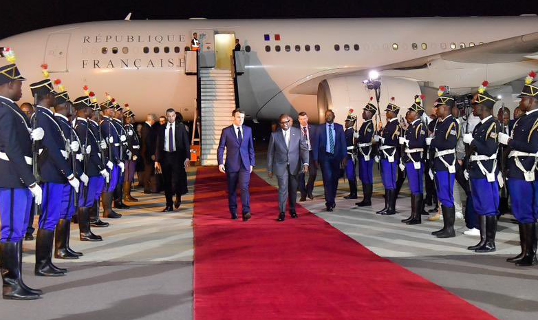 Presidente francês visitou Gabão, Angola, Congo e República Democrática do Congo, prometeu ‘menor intervenção militar’ e foi questionado por ‘tom paternalista' com a África