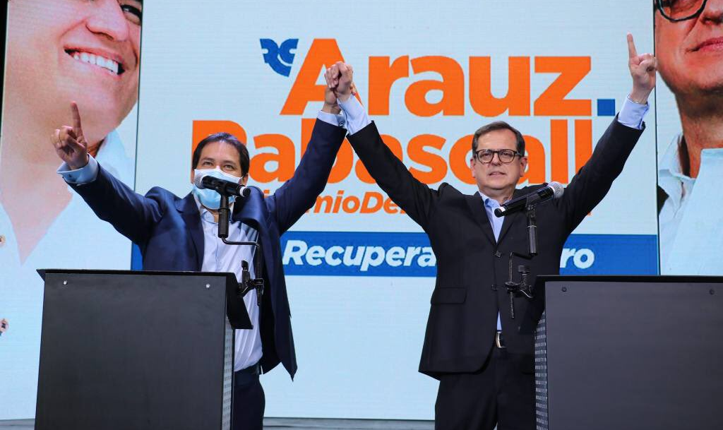 Ex-presidente será substituído pelo comunicador Carlos Rabascall no posto de vice de Andrés Arauz; Correa fica de fora da chapa
