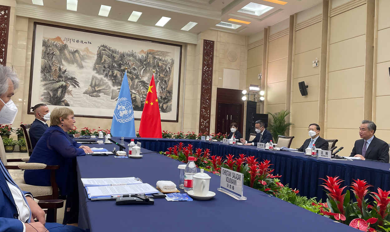 É a primeira vez em 17 anos que uma representante dos Direitos Humanos da ONU visita a China