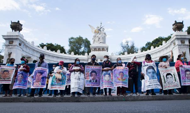 Oito anos após tragédia, relatório aponta que ações ou omissões permitiram execução dos jovens de Ayotzinapa