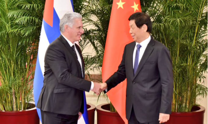 Miguel Díaz-Canel se reuniu com o primeiro-ministro chinês, Li Keqiang, onde também conversaram sobre projetos em comum entre os países