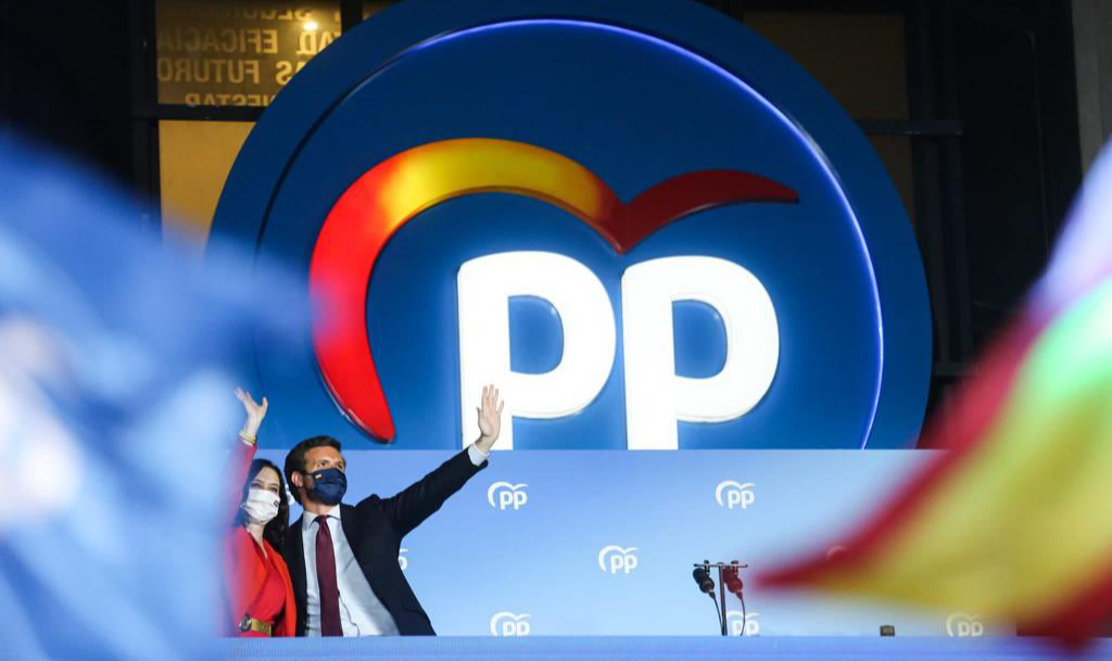 Conservador Partido Popular da governadora Isabel Díaz Ayuso angariou 65 cadeiras na Assembleia madrilena; PSOE contabiliza 24 assentos