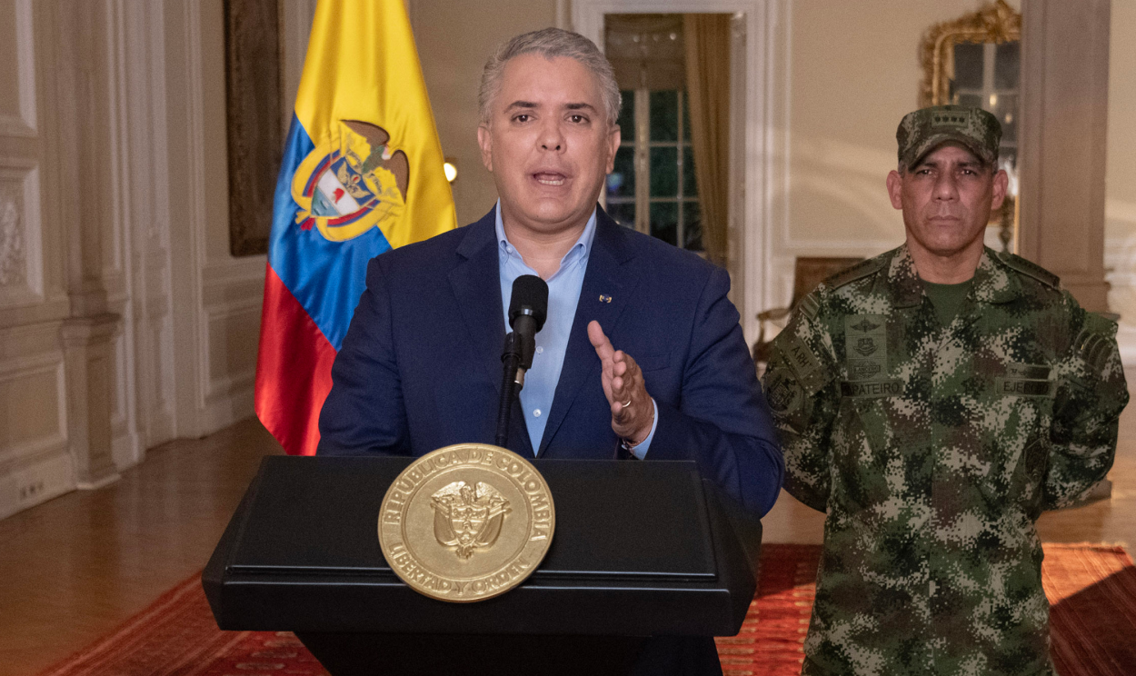 Presidente colombiano decidiu militarizar país para reprimir protestos contra reforma tributária e que já duram quatro dias; há denúncias de violência contra manifestantes