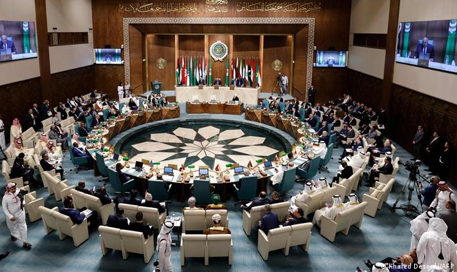 Países-membros da organização árabe votam para reintegrar Damasco ao grupo; país havia sido suspenso no fim de 2011 em meio à repressão sangrenta do regime de Assad aos protestos antigoverno