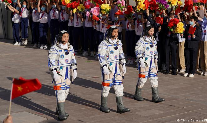 Três astronautas chegaram à estação espacial Tiangong. Eles ficarão em órbita por seis meses para expandir instalações
