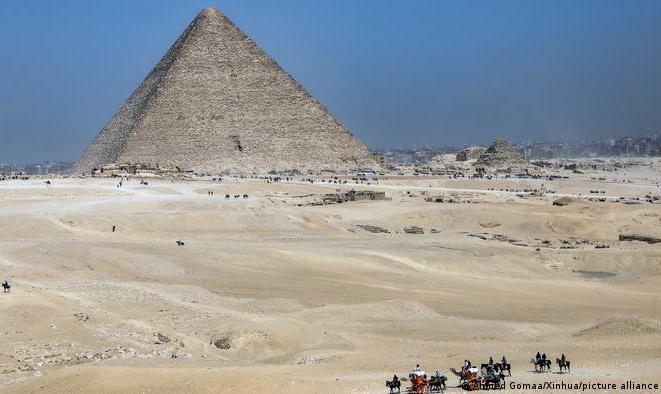 Por meio de tecnologia moderna, pesquisadores localizaram no Egito estrutura que poderia ajudar a desvendar mistério sobre a câmara mortuária do faraó Quéops