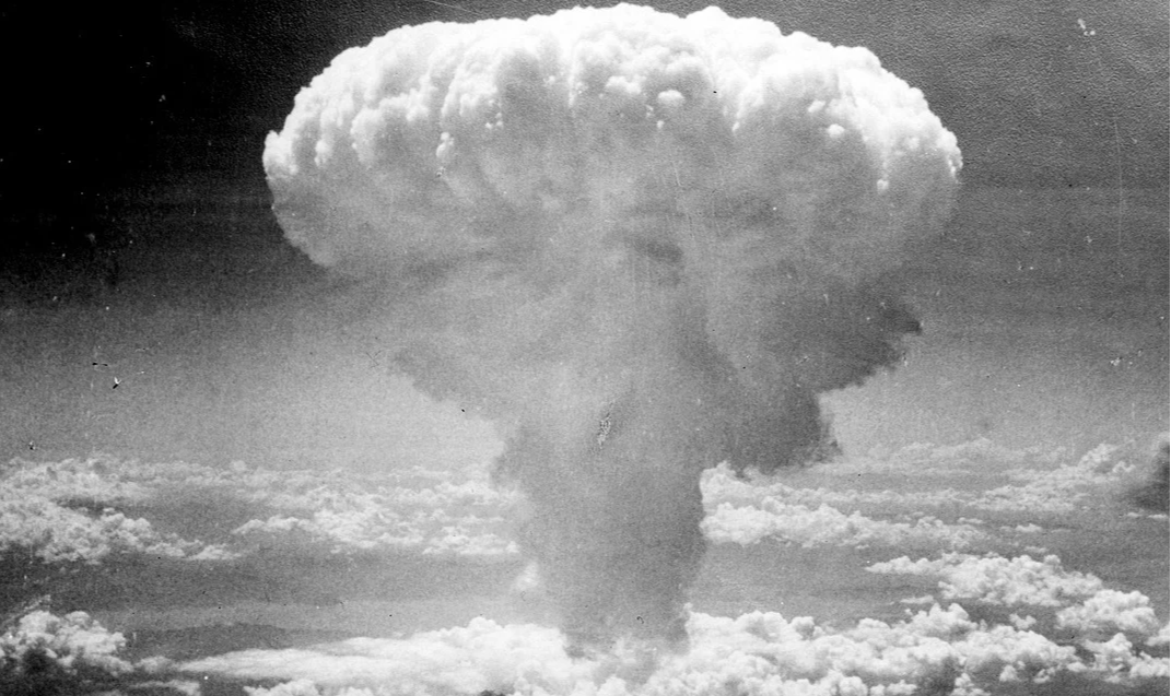 Explosão provocaria a morte imediata de cerca de 100 mil pessoas e outras 35 mil ficariam feridas; pelo menos mais 60 mil pessoas faleceram até o final daquele ano em decorrência da radiação