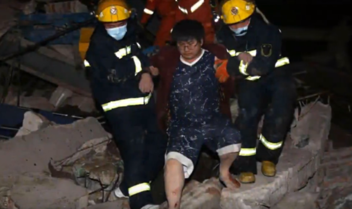 De acordo com as autoridades chinesas, cerca de 70 pessoas estavam no local quando o acidente aconteceu e as causas do desabamento seguem indefinidas