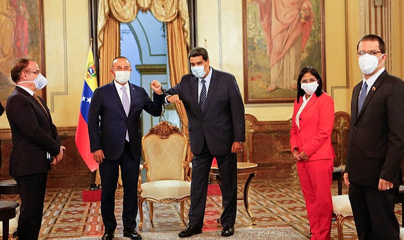 Chanceler turco Mevlüt Çavuşoğlu visitou Caracas e assinou novos acordos de cooperação com o governo bolivariano