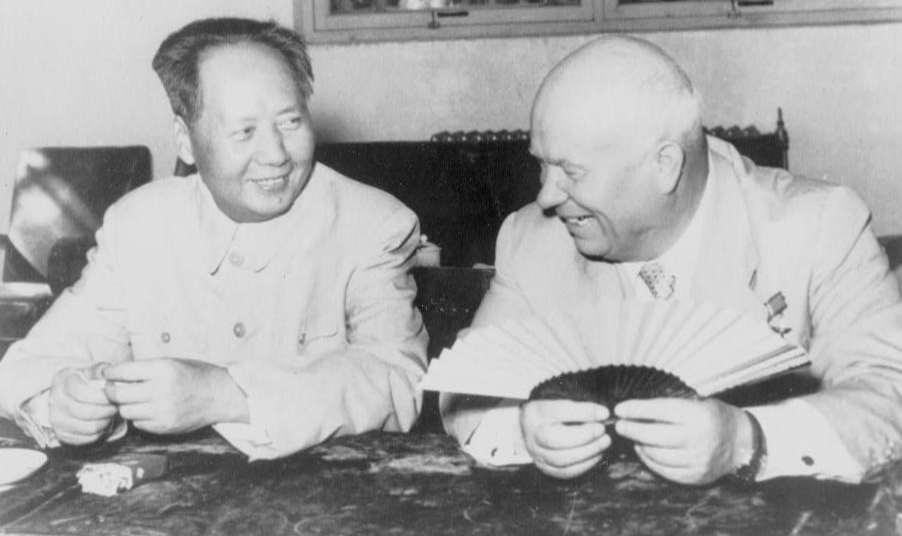 Os dois governos tentaram resolver suas diferenças ideológicas nos anos 1960, já que a China criticava "tendências contrarrevolucionárias" na URSS