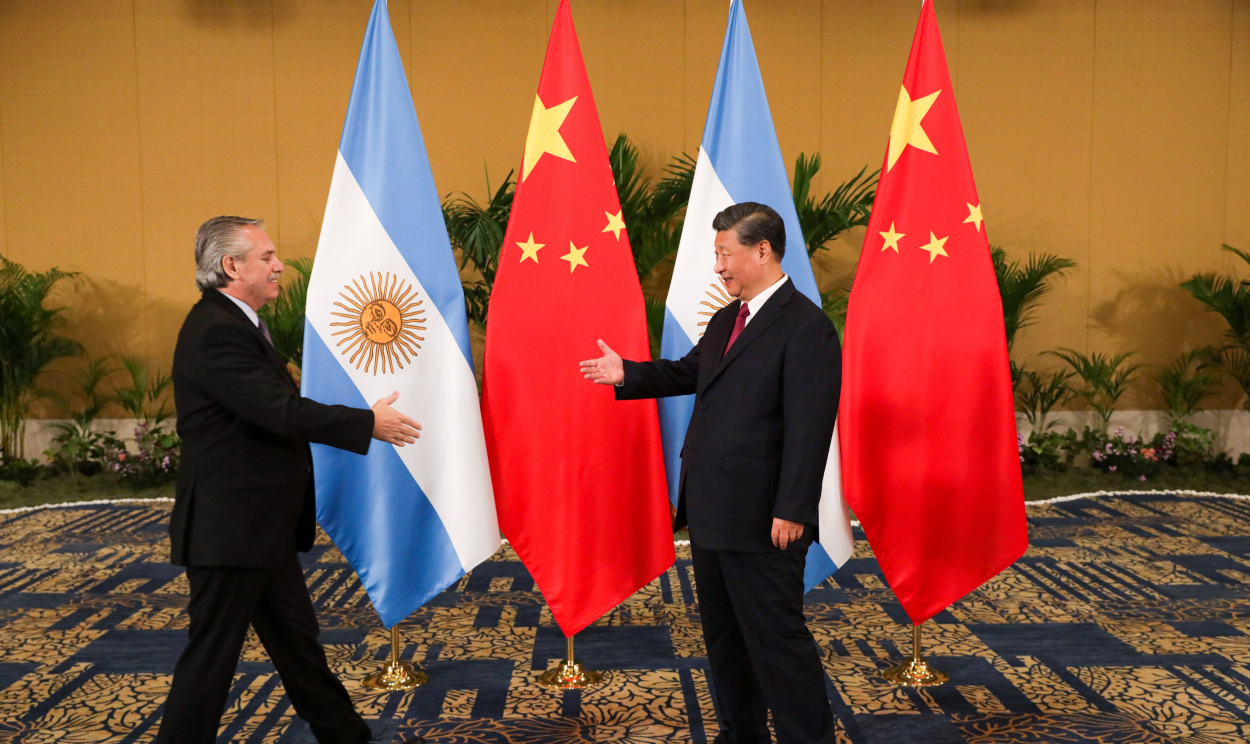Com valor de 5 bilhões de dólares, Xi Jinping pretende aumentar reservas internacionais e construção de hidrelétricas no país latino-americano