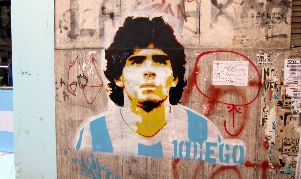 Maradona teve uma parada cardiorrespiratória na cidade de Tigre, na província de Buenos Aires, e se recuperava de cirurgia no cérebro