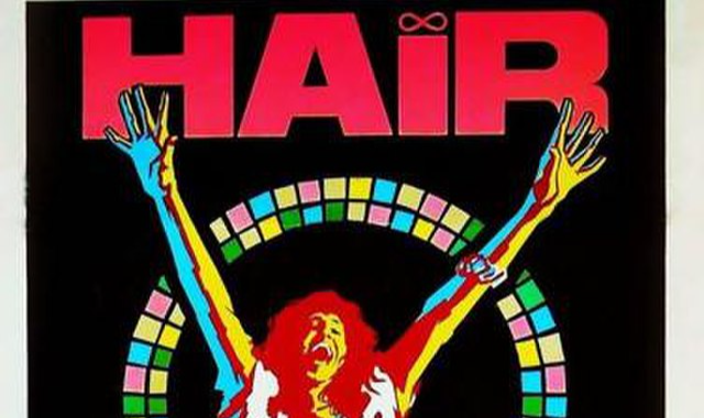 Hair foi celebrado como 'musical das tribos dos amantes do rock' e apresentou 'Aquarius', uma canção definidora de uma época