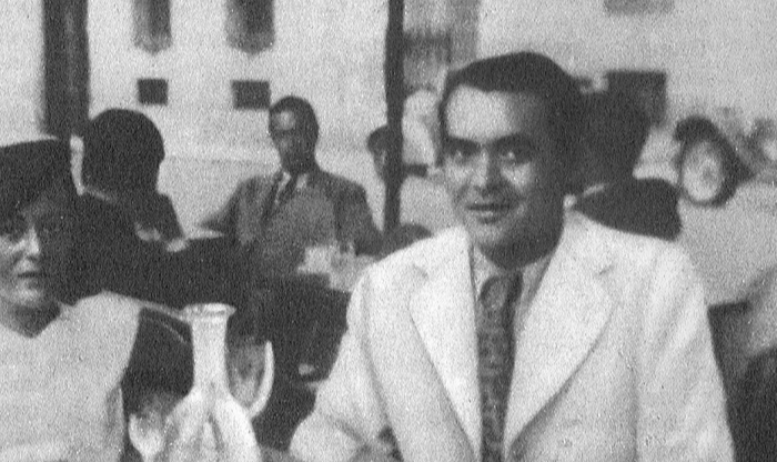 Lorca era amigo do pintor Salvador Dalí, do cineasta Luis Buñuel, do poeta Rafael Albertí, entre outros; é considerado maior autor espanhol desde Cervantes