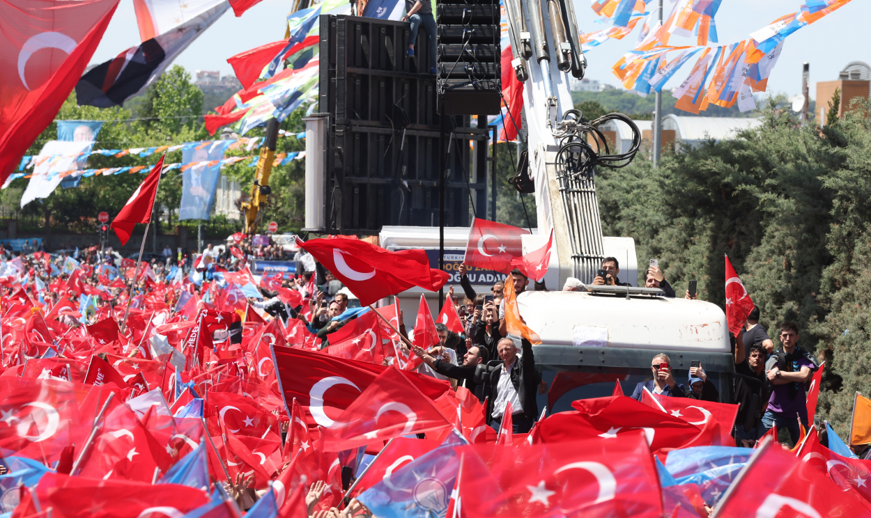 Com 40% dos votos apurados, vantagem de Erdogan diminui contra oposição liderada por Kılıçdaroğlu