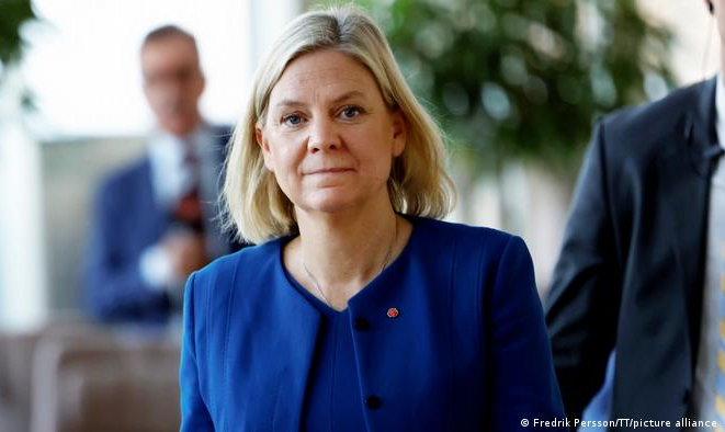Primeira-ministra social-democrata Magdalena Andersson vai liderar governo minoritário e enfrentar oposição no Parlamento. Ela também herda problemas, como a gestão da pandemia e criminalidade em alta.