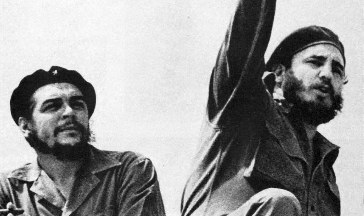 No dia 1º de janeiro de 1959, colunas do Exército Rebelde comandadas pelos guerrilheiros Ernesto Che Guevara e Camilo Cienfuegos invadem Havana