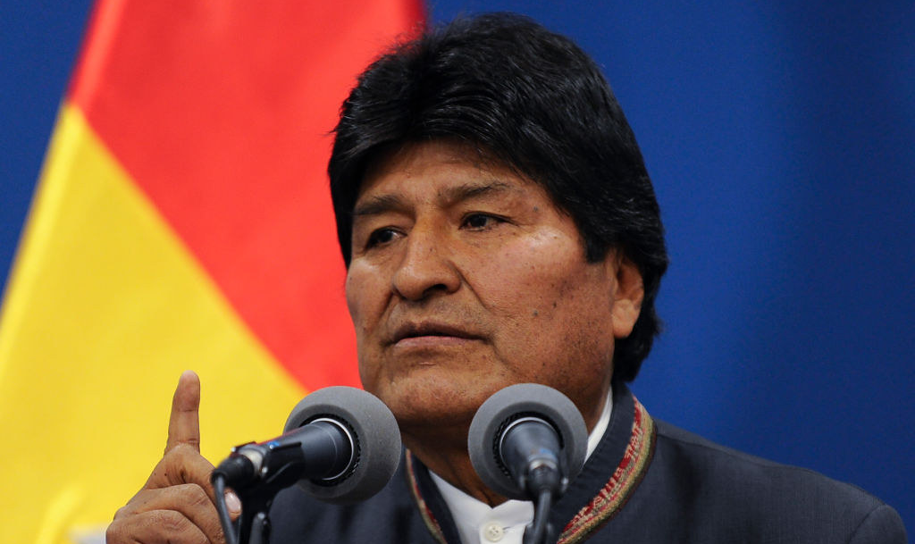 Ex-presidente da Bolívia afirmou que possui uma 'informação oficial, confirmada e reconfirmada', de que o embaixador brasileiro se reuniu com líderes opositores para definir presidência de Jeanine Áñez