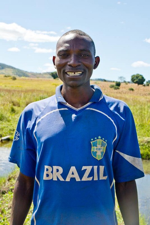 Calixto Adida, camponês afetado pela incursão brasileira em Moçambique. Foto: Brisa Chander para o livro 'Moçambique, o Brasil é aqui', de Amanda Rossi