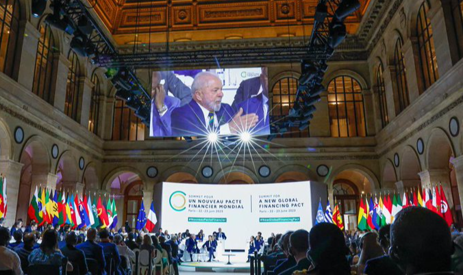 Na Cúpula para um Novo Pacto Financeiro Global, presidente brasileiro criticou documento adicional do bloco europeu que prevê sanções mais duras contra o desmatamento