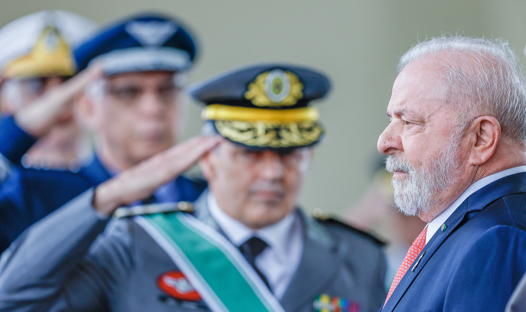 Em entrevista, Ana Penido fala de Defesa, a educação dos militares, a relação de Lula com os militares e a tutela militar sobre o Congresso e o Brasil
