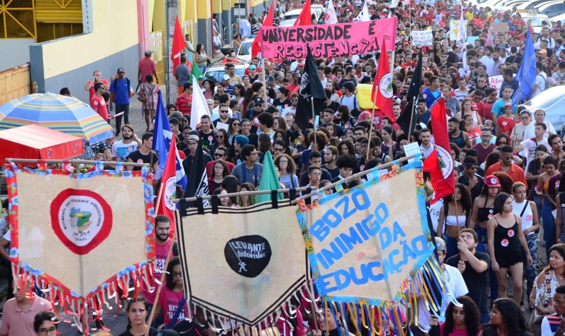 Protestos aconteceram em mais de 150 cidades contra os retrocessos na educação impostos pelo governo do presidente Jair Bolsonaro