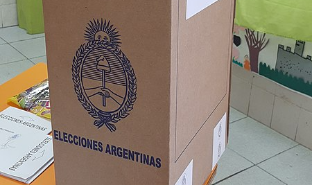 Cerca de 35 milhões de argentinos escolhem os candidatos a presidente, parlamentares, senadores e deputados que desejam levar para as eleições gerais em 22 de outubro