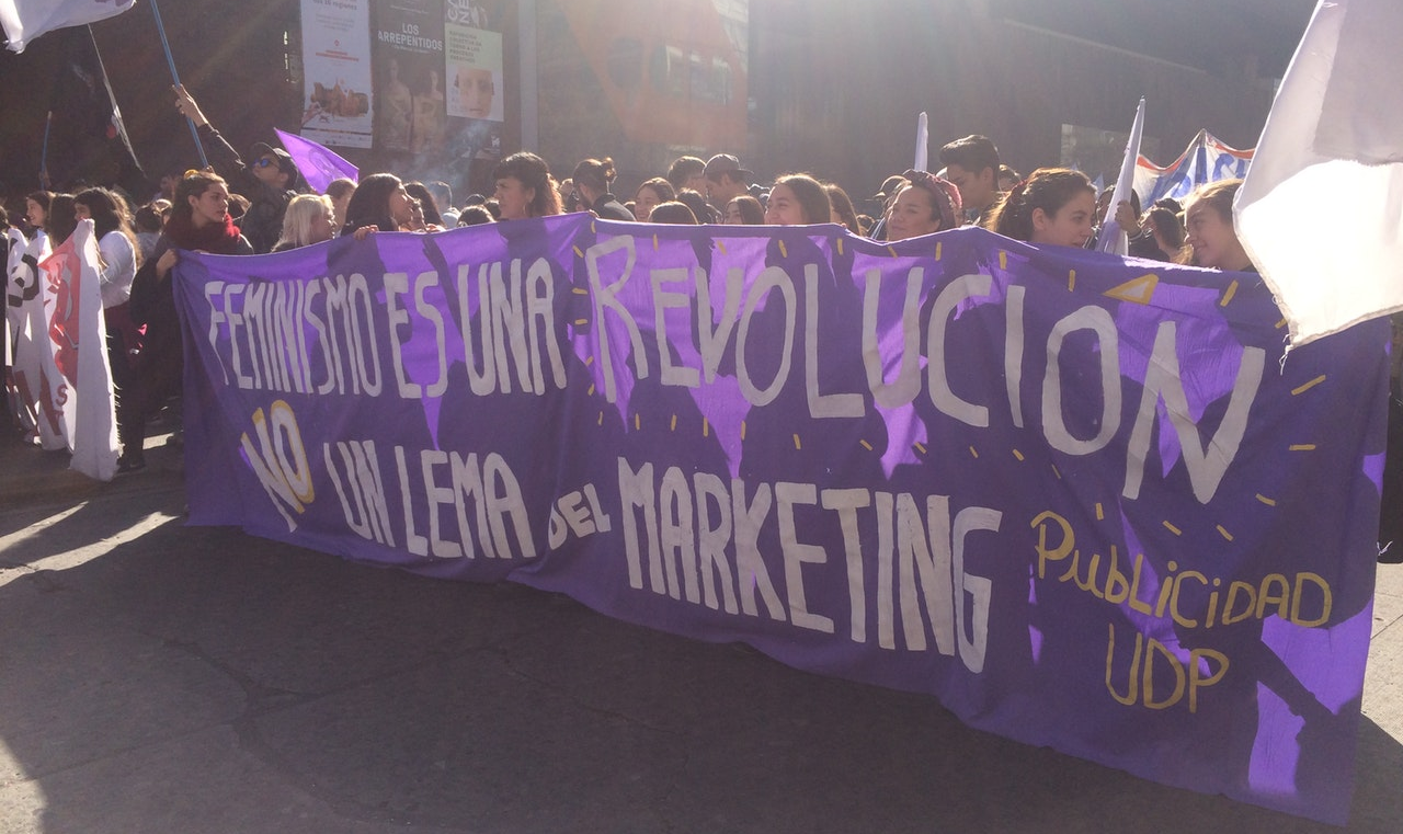 Mulheres voltaram a marchar em Santiago e passam a liderar a revolta contra governo neoliberal de Piñera