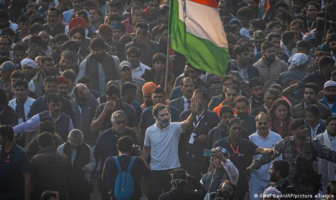 Caminhada liderada por Rahul Gandhi busca 'reconexão emocional' com indianos para tentar fazer frente a Narendra Modi