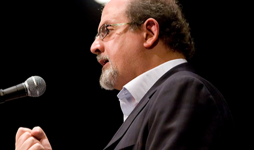 Jornal ortodoxo Jomhuri Islami afirmou em 2001 que a mudança de Rushdie para os EUA poderia facilitar o seu assassinato. Autor foi atacado na última sexta-feira (12/08)